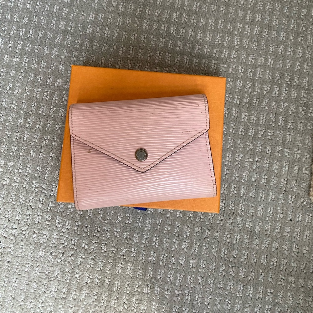 Louis Vuitton VINTAGE Victorine womens compact pink epi leather wallet